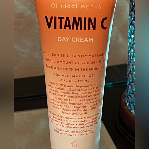 Clinical Works VITAMIN C Day Cream deeply moisturizer and brightens complexion. - Picture 4 of 7